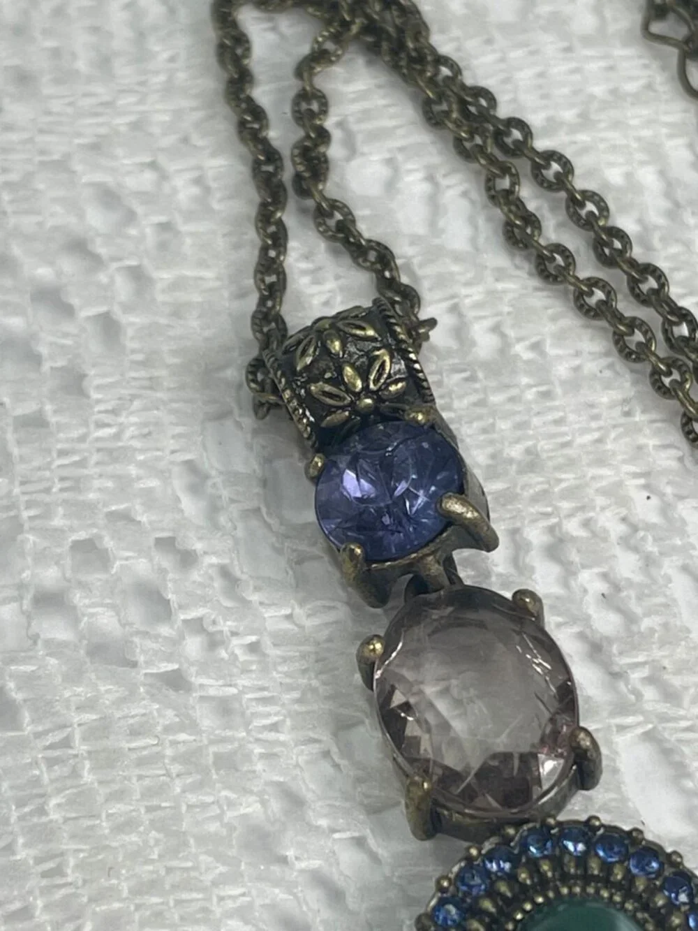 Avon adjustable chain